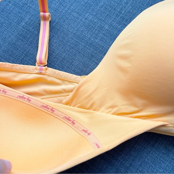 Kindly Crossover Wire Free Bra Women's size L Orange - Picture 3 of 7